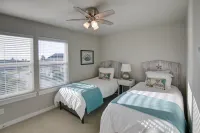 Open Concept Living and Back Porch Bliss - Charming Coastal Retreat Hotel di Ocean Shores