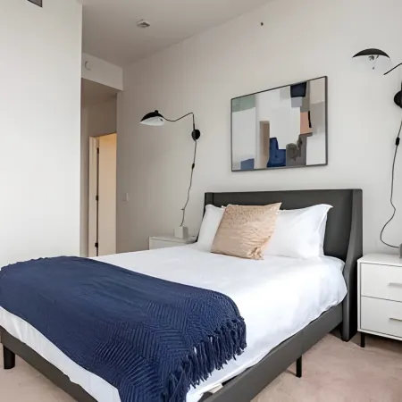 2BR Penthouse | Gym, Pool | Bellevue | Sophari A