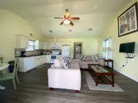 Cozy Retreat - Wi-Fi, Washer, Dryer, Smart TVs, Fire Pit Các khách sạn ở Rockport