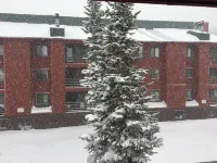 Ski in Ski Out Access and Cozy Clubhouse Amenities - Stunning Family Retreat