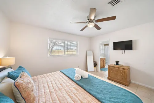 Covered Patio, Game Room and Convenient Amenities - Stylish Retreat Hotel a Pasadena
