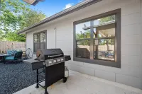 Das Weinhaus Pool & Hot Tub - Walk to Main St - 5-Star