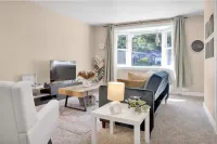 Charming 2-bedroom house in amazing Belleville with AC, WiFi