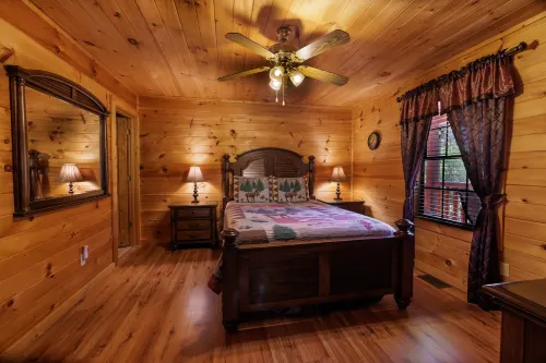 Hot Tub, Fire Pit and Scenic Porch Retreat - Charming Private Cabin Hotel di Sevier County