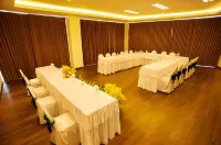 Idoop Hotel by Prasanthi