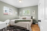 5 Bd & 3 Ba - Hot Tub, Game Room, Fire Pit, Fenced Yard - Denver & Boulder Hotels near Walgreens