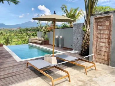 バリドゥルームヴィラズ Asah Hill周辺のホテル