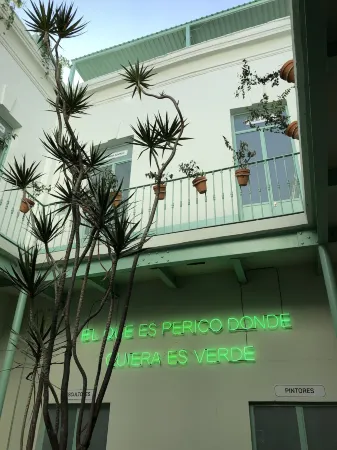 CASA MX alameda Отели рядом со станцией Autobuses Poniente Station