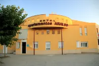 Hotel Apartamentos Aralso Sotillo فنادق في La Granja de San Ildefonso