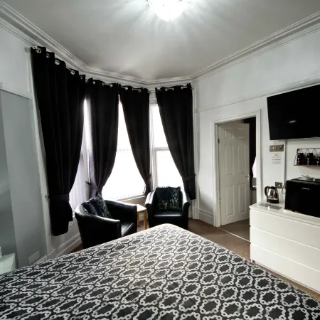 Rossall Guest House Blackpool-Ideal for Families & Couples
