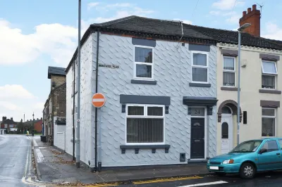 Townhouse @ 24 Brunswick Place Stoke Hotels near Argos Tunstall