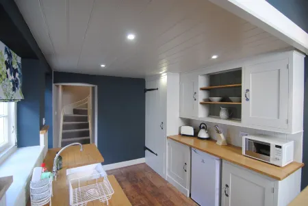 Courtyard Cottages Lymington, 2 Adults Only