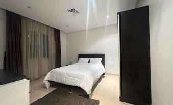 White Luxury Suite Hotel