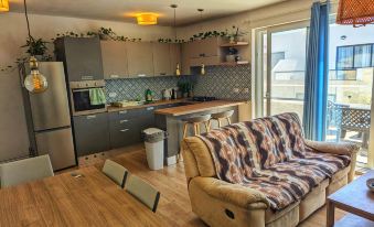 Modern 3 bedroom penthouse with Rooftop views