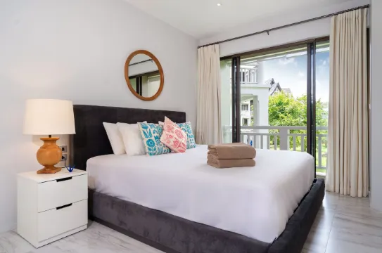 อพาร์ทเมนท์เอ็กซ์คลูซีฟ พร้อมระเบียง วิวสนามกอล์ฟ