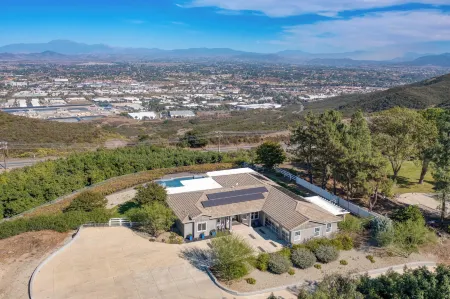 Summit Ranch by Avantstay Infinity Pool + Views
