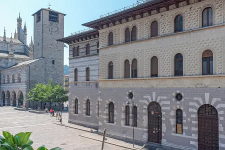 Palazzo Visconti - by Myhomeincomo Отели рядом со станцией Como Nord Lago