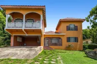 YanceyLargo- 4Br Villa Jacuzzi & Mountain Views by RedAwning - Виллы