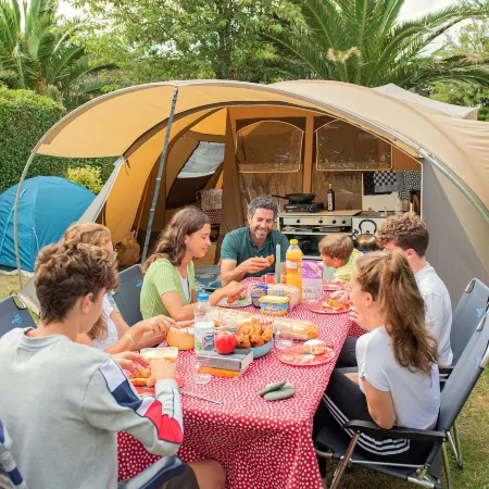 Camping RCN Port l'Epine Отели в г. Трелеверн