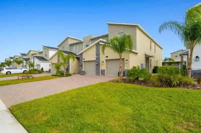 Condo 2Bed2Bath Next to Disney w Free Water Park Hotel a Reunion