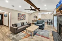 New Cozy Retreat Located 15 Minutes to Waco