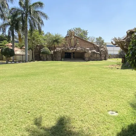 Golden Amoon Resort