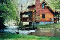 Creekside 2 Bedroom Cabin by RedAwning