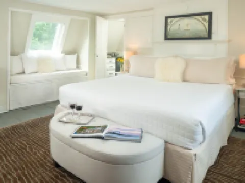 Waldo Emerson Inn Hotels in Kennebunk