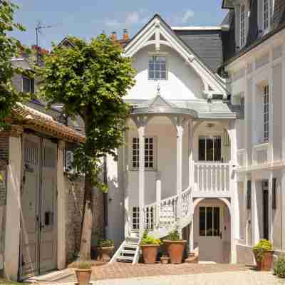 Hôtel Saint-Delis - Avec Hammam en chambre - La Maison du Peintre Hotel Exterior