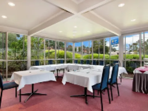 靈伍德湖旅館 靈伍德酒店