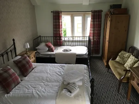 The Hollies Inn Отели в г. Edington