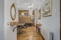 Grand Square Suite - Tale of the City - Apartments