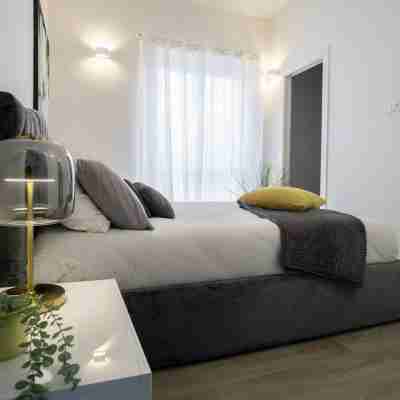Charming and Modern Three-Bedroom Apartment in the Heart of the City of Asti Rooms