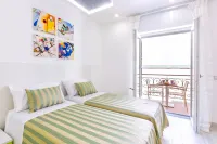 SorrentoVibes - New & Stylish Two Bedroom Apartment with Balconies