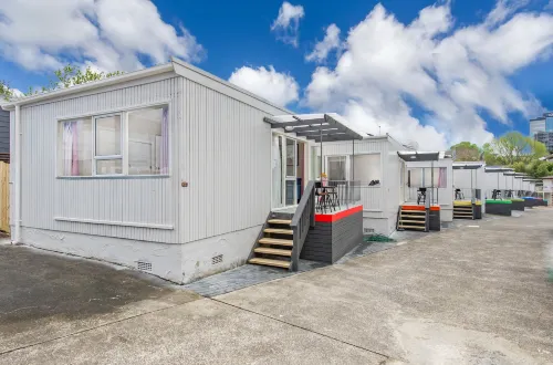 Pupuke Manor Motel - Beach
