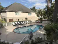 Doral Inn & Suites Miami Airport West - Rooftop Pools