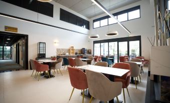 Arrow Hotel