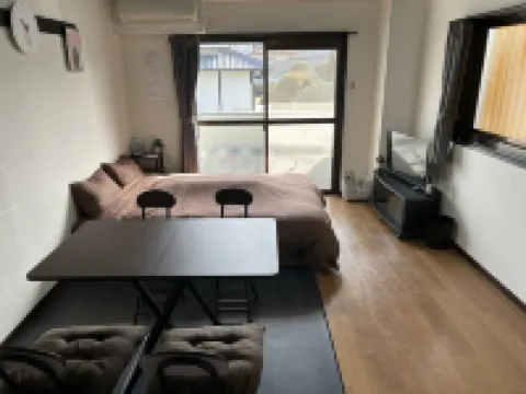 Guest House Zwell Hakata Befu Hotels near Gallery Gaya