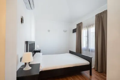 Camelot ​Holiday Homes by LIVVO Hotels near Playa Montaña Bermeja
