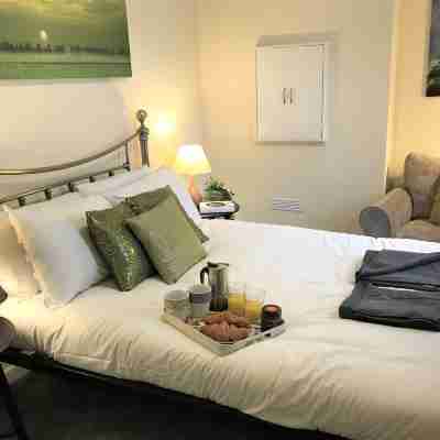 Welcoming Spacious 2-Bedroom House in St Helens Rooms