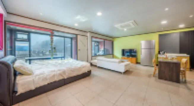 加平點泳池別墅旅館