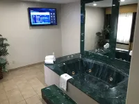Baymont by Wyndham Grand Rapids Airport - Hot Tub