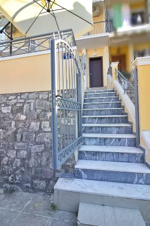 Garitsa Gem Suite Отели рядом с достопримечательностью «Вилла Мон Репо»