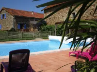Gîtes & Chambres d'hôtes Peyrecout - ที่มีสระว่ายน้ำ
