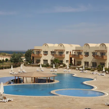 Azal Lagoons Resort Abu Simbel Отели рядом с Аэропорт Абу-Симбел