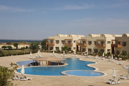 Azal Lagoons Resort Abu Simbel Отели рядом с достопримечательностью «Абу-Симбел»