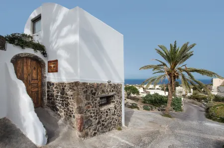 Old Vourvoulos Houses Отели рядом с достопримечательностью «Canava Santorini Loukas Lygnos»