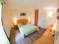 Lac des Graves Hotels in Cantal