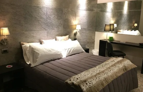 莫諾波里 38 旅館