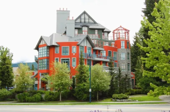 Alpenglow Lodge by Mva โรงแรมใกล้Whistler Museum